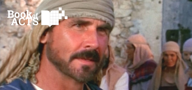 Assistir Peter Addresses the Crowd