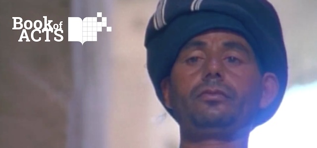 Assistir Peter Speaks to the Onlookers